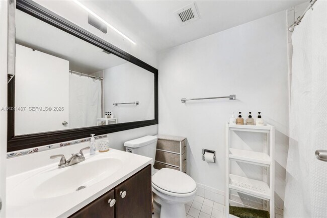 Building Photo - 5880 Collins Ave
