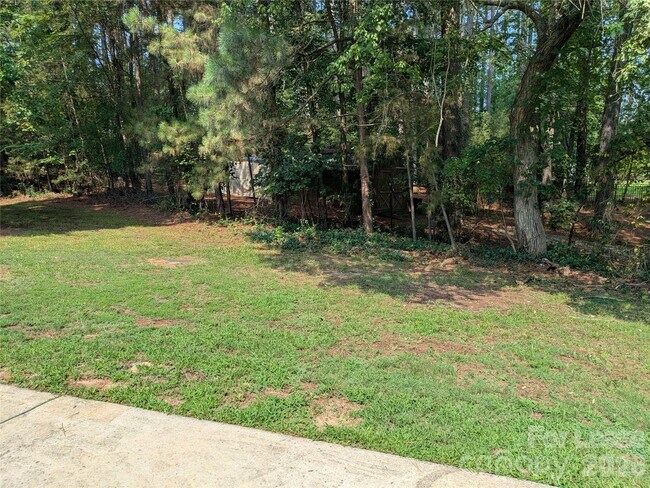 Building Photo - 113 Birdie Ct