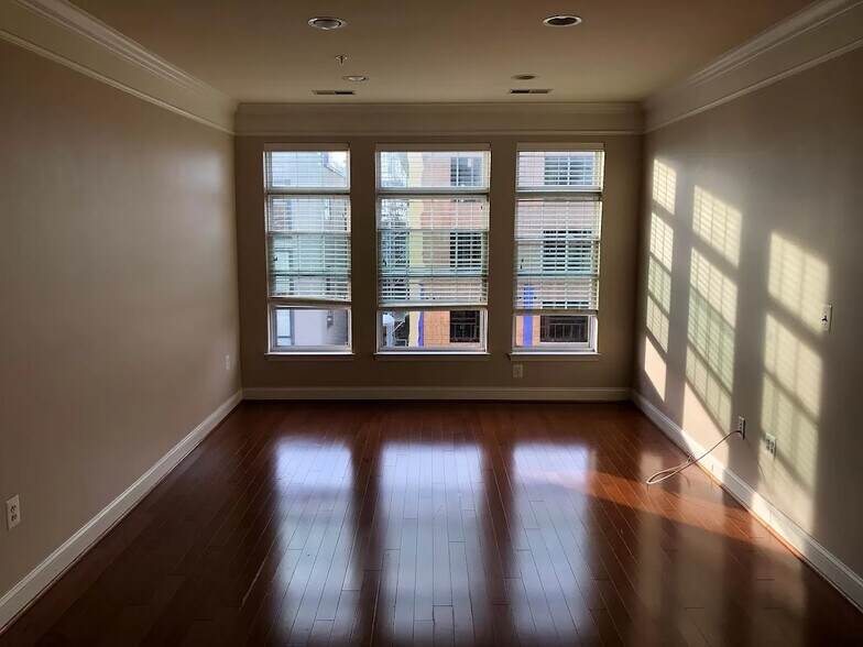 Building Photo - 1451 Belmont St NW