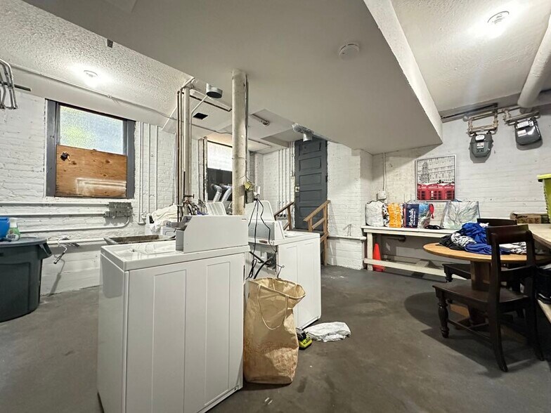 Building Photo - 3817 N Greenview Ave