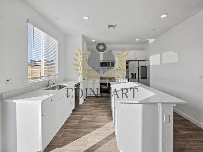 Building Photo - 1820 Klamath Rd S