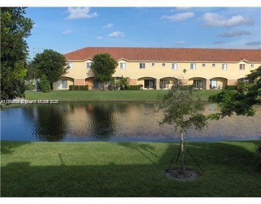Building Photo - 8066 Sanibel Dr