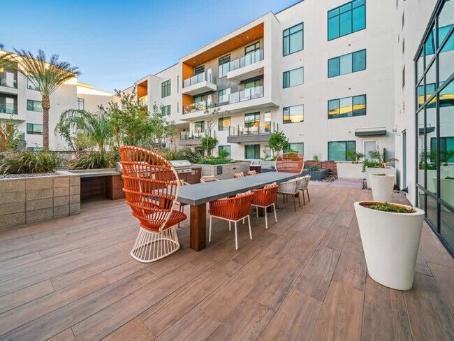 Building Photo - 15825 N 71st St