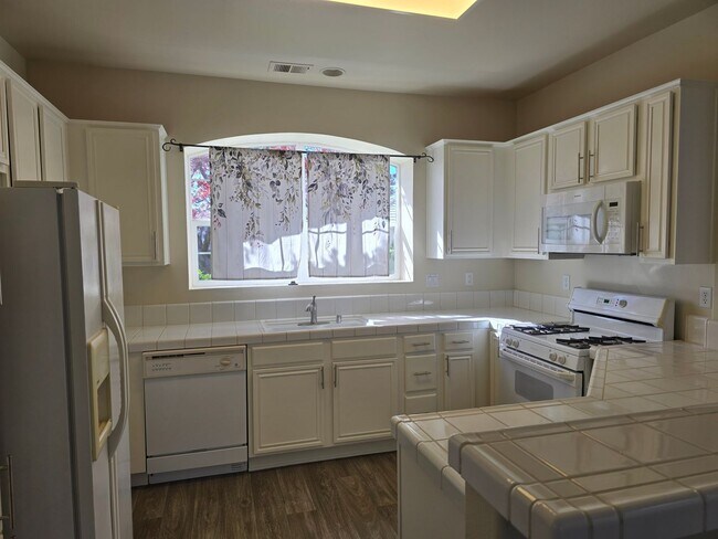 Building Photo - Beautiful South Reno Home in Gated Community