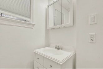 Building Photo - 125 W Main St