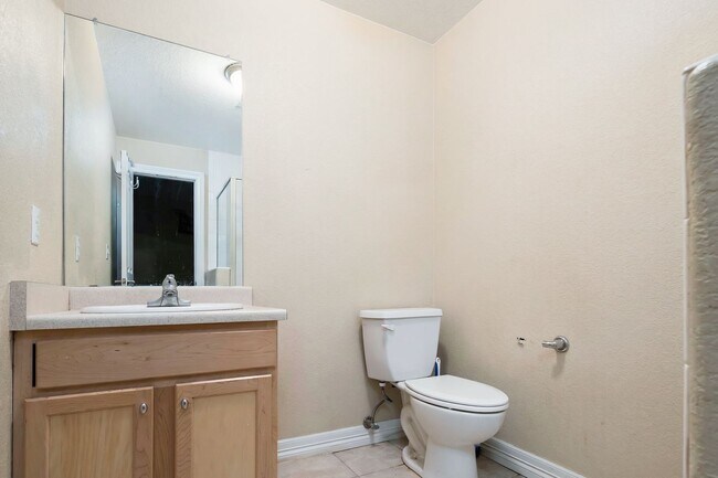 Building Photo - Exceptional 5-Bedroom Home Steps from the University of Denver