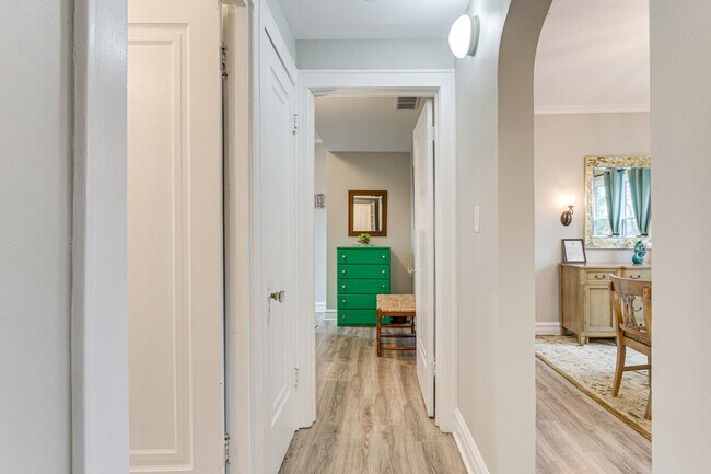 Building Photo - 1538 Fowler Ave