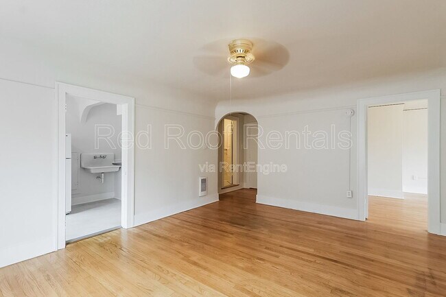 Building Photo - 1319 S 6th Ave