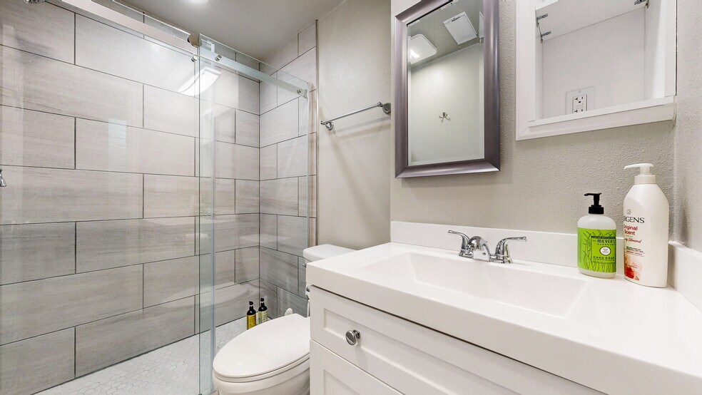Building Photo - 2560 Concord Cir