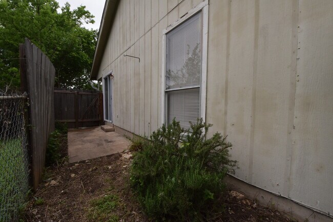 Building Photo - Dellrey-12309