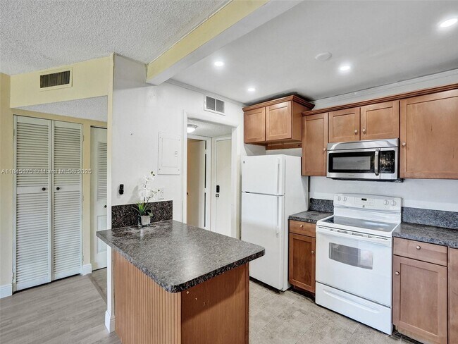 Primary Photo - 4152 Inverrary Dr