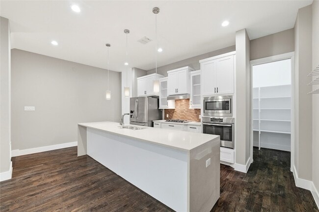 Building Photo - 3008 Zenia Dr