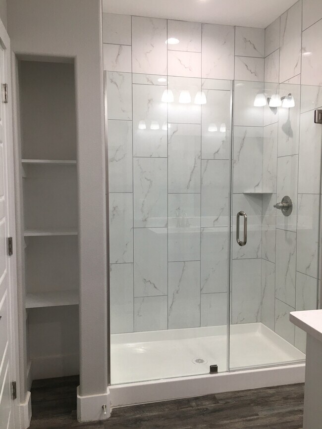 Building Photo - 709 W Woodard St