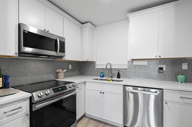 Building Photo - 917 N Flagler Dr