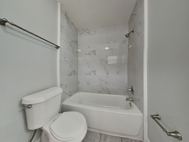 Building Photo - Beautiful 3 Bed 2 Baths Home in East Tampa!