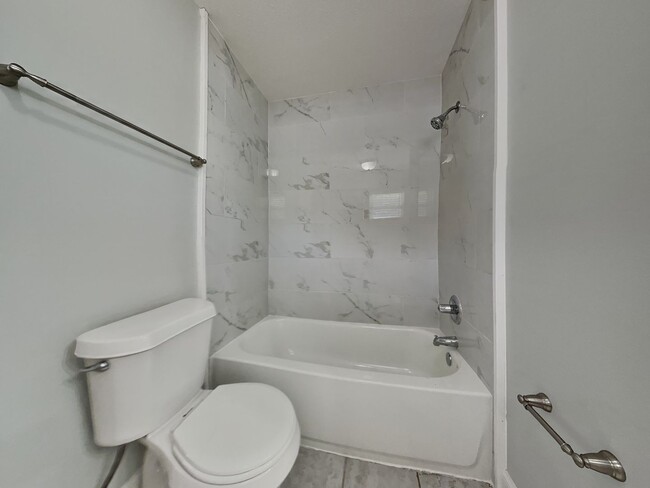 Building Photo - Beautiful 3 Beds 2 Baths Home in East Tampa!