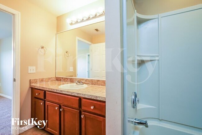 Building Photo - 716 Evening Shade Ln