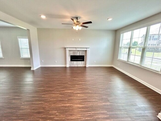 Building Photo - Now Leasing In Sommerville -4 Bedroom 2.5 ...