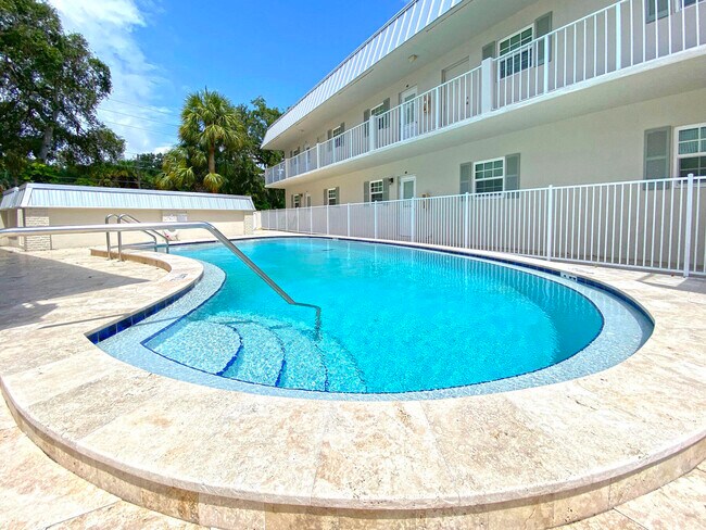 Building Photo - 900 Jasmine Ln