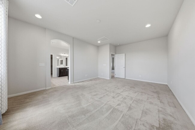 Building Photo - Mountains Edge Gem with Loft, Den & Upgraded Kitchen