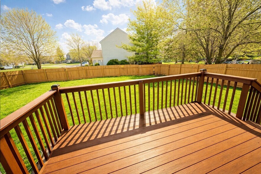 Building Photo - 8635 Oak Creek Dr