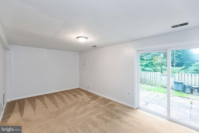 Building Photo - 14084 Fallbrook Ln