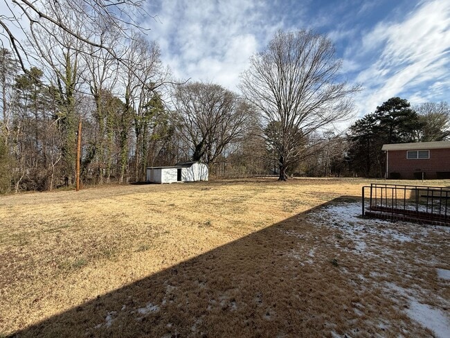 Building Photo - 2323 Frederick Dr