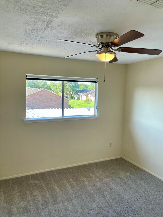 Building Photo - 7051 Chasewood Dr
