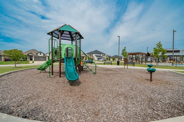 Building Photo - 5275 Amistad Dr