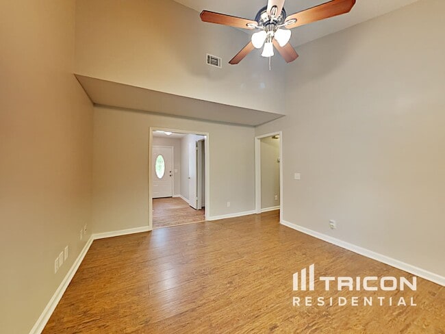 Building Photo - 1619 Highland Ct