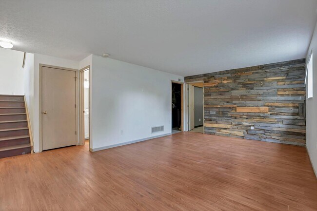 Building Photo - 950 Robmeyer Dr