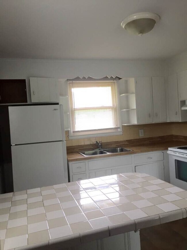 Building Photo - 103 Cranwill Dr