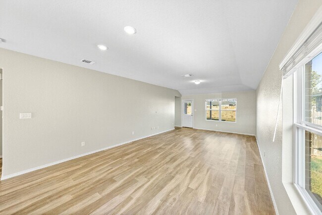 Building Photo - 3-Bed, 2-Bath Sanctuary Where Comfort Meets Charm