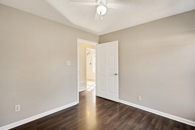 Building Photo - 7775 Shadow Elm Ln