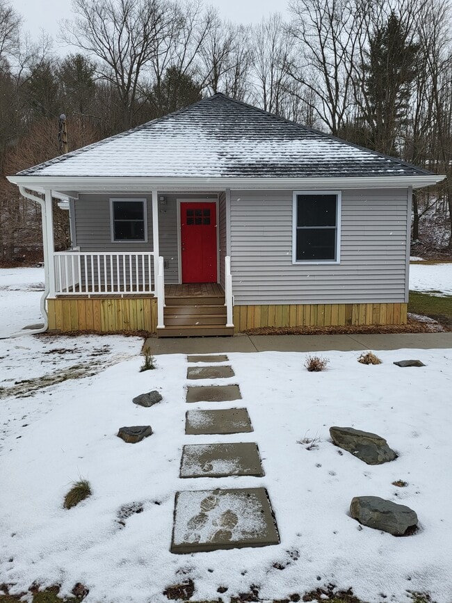 Building Photo - 1221 Main St