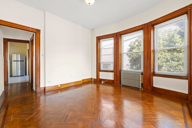 Building Photo - 32 Pearsall Ave
