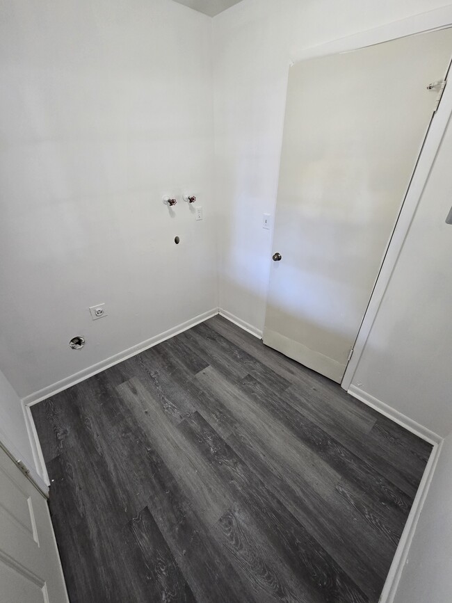 Building Photo - 2259 W Menores Dr