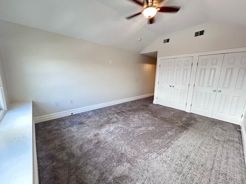 Building Photo - 1 John St