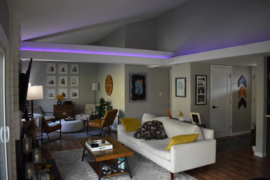 Building Photo - 6671 Jackson Dr