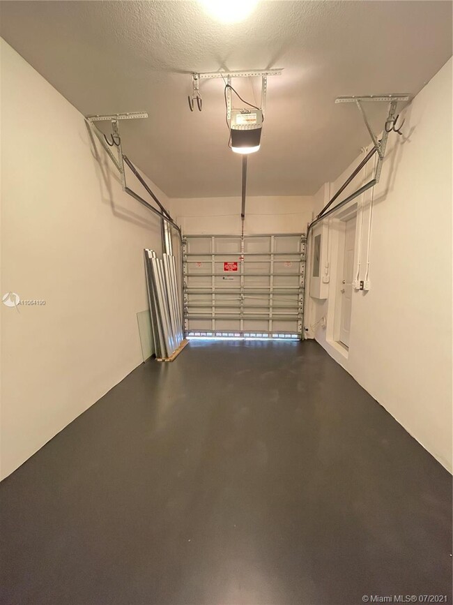 Building Photo - 6524 Hidden Cove Dr