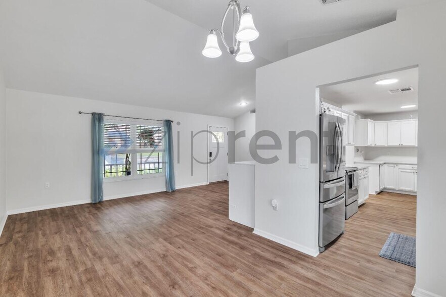 Building Photo - Unit
