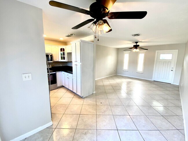 Building Photo - 4557 W Alhambra Cir