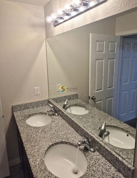 Building Photo - 24 Raintree Pl