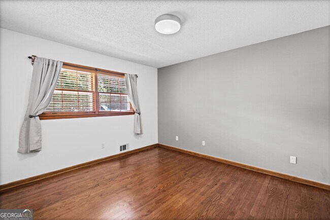 Building Photo - 5291 Manhasset Cove