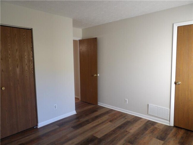 Building Photo - 18 Woodland Hills Dr