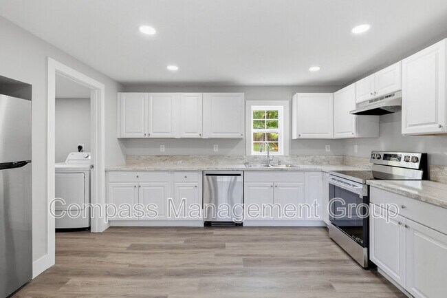 Building Photo - 2415 Piedmont St NW