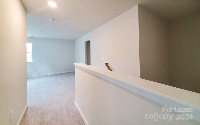 Building Photo - 1009 Gabardine Ln