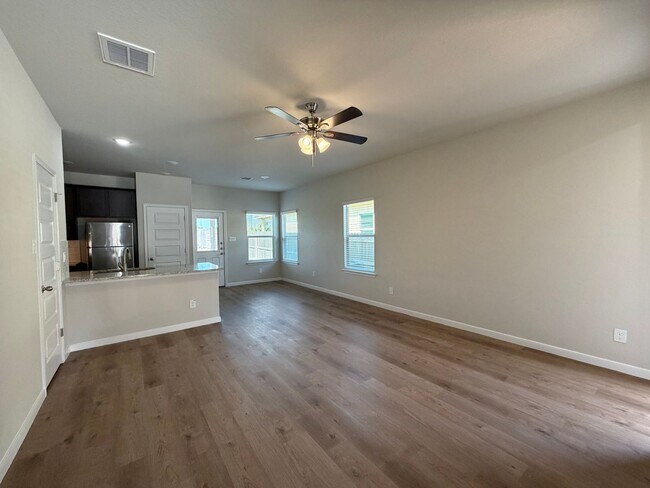 Building Photo - Modern 3/2 Townhome in NBTX