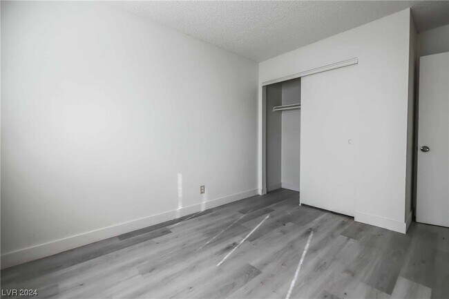Building Photo - 200 Bel Port Dr