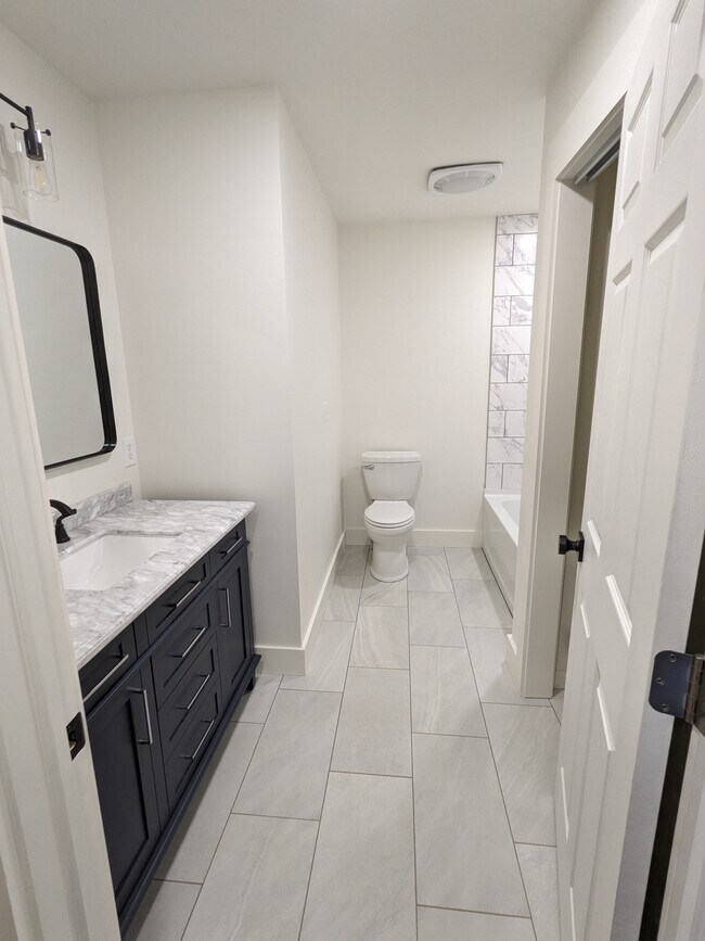 Hallway bathroom - 1026 Stein Ln